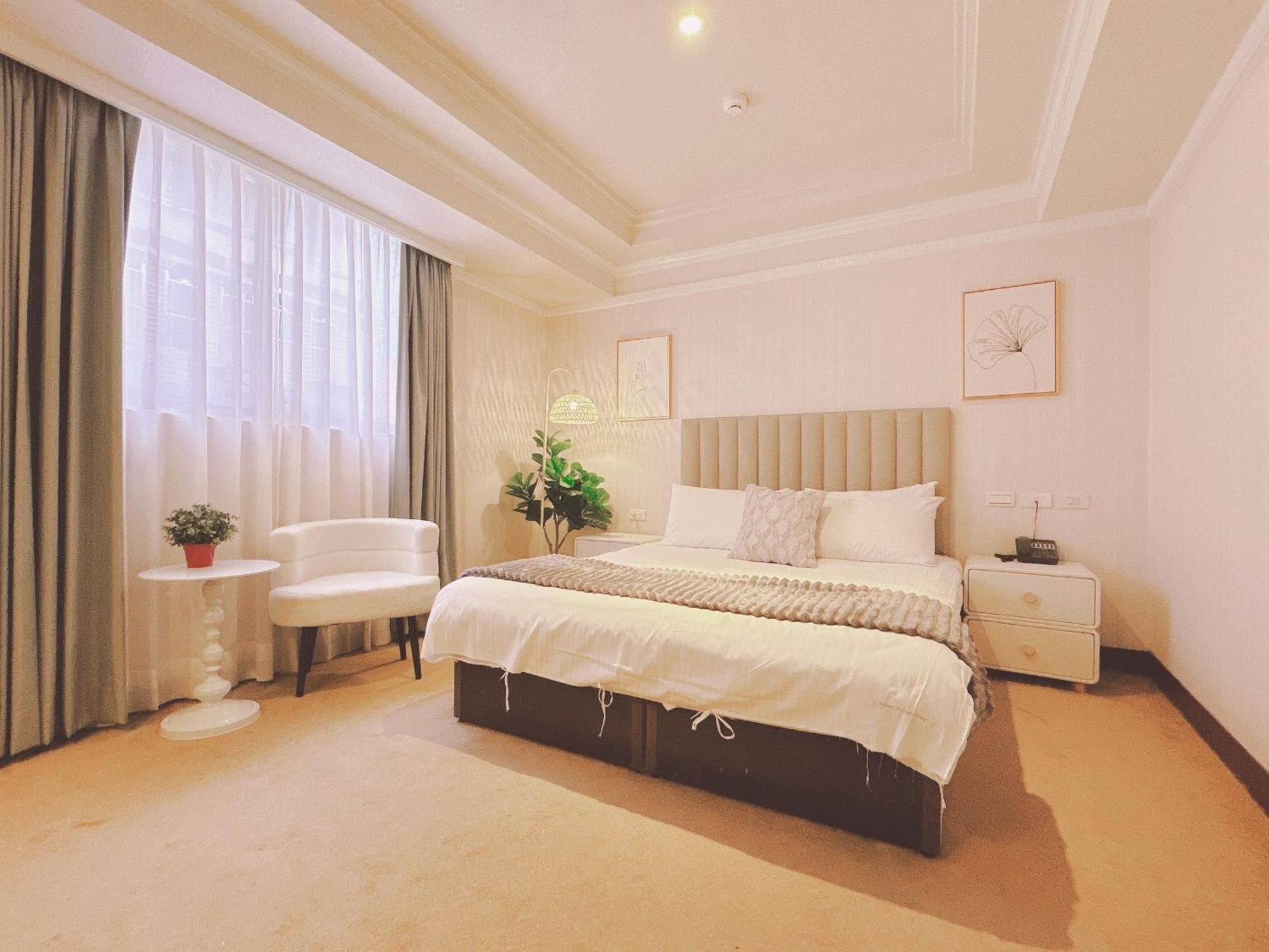 Meworld Hotel - Sanchong Tajpej Buitenkant foto